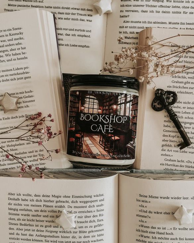 Sojawachskerze - Bookshop Café - 210 g